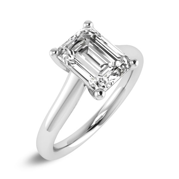 Foto anello di fidanzamento con diamante taglio smeraldo da 1 carato e oro bianco 18 carati