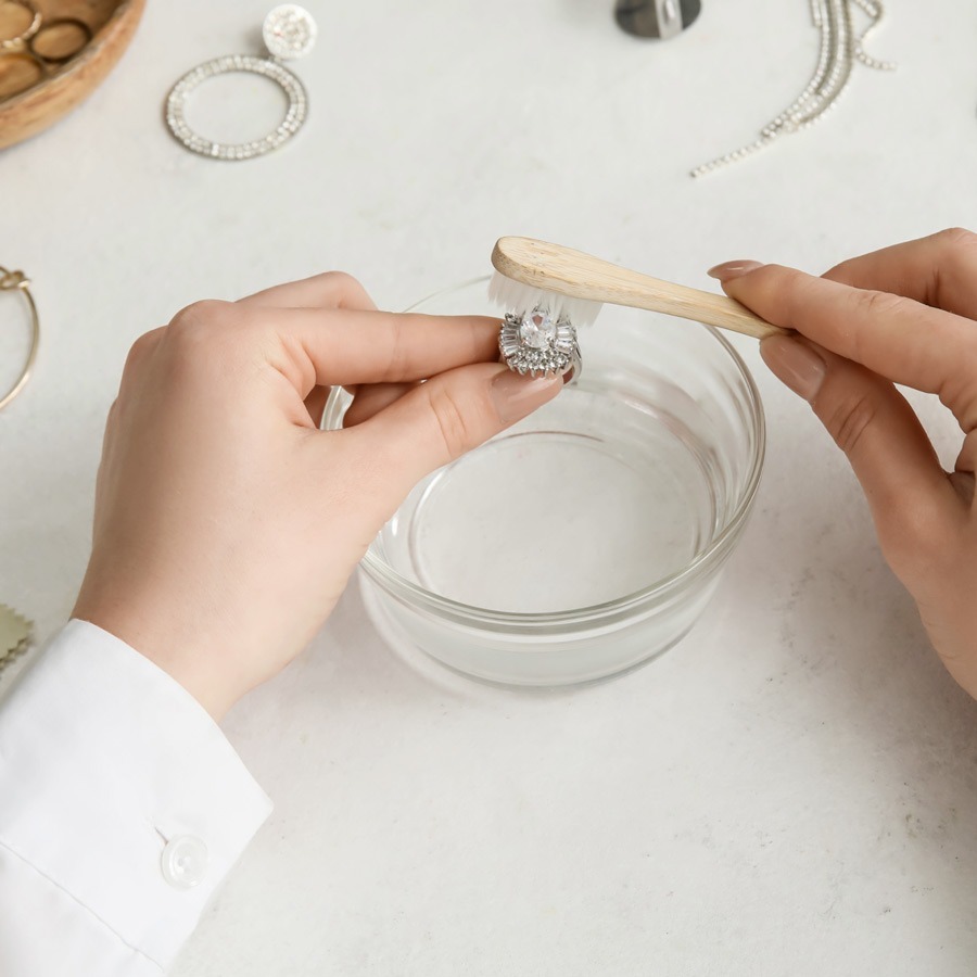 Foto pulizia gioielli con diamanti Fullcut